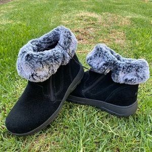 Khombu Jessica black ankle boots size 9